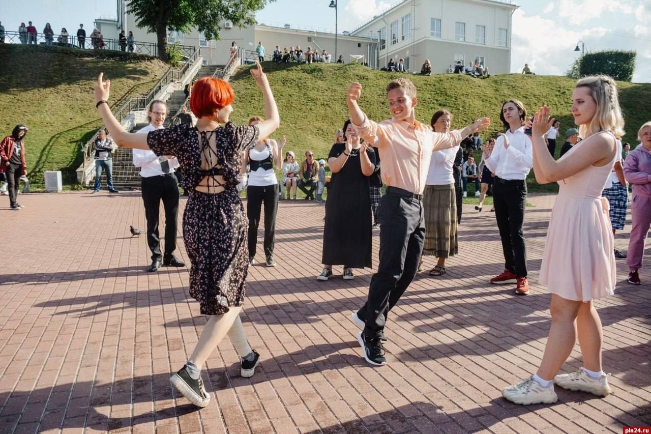 Молодежный вечер парных танцев пройдет в Пскове