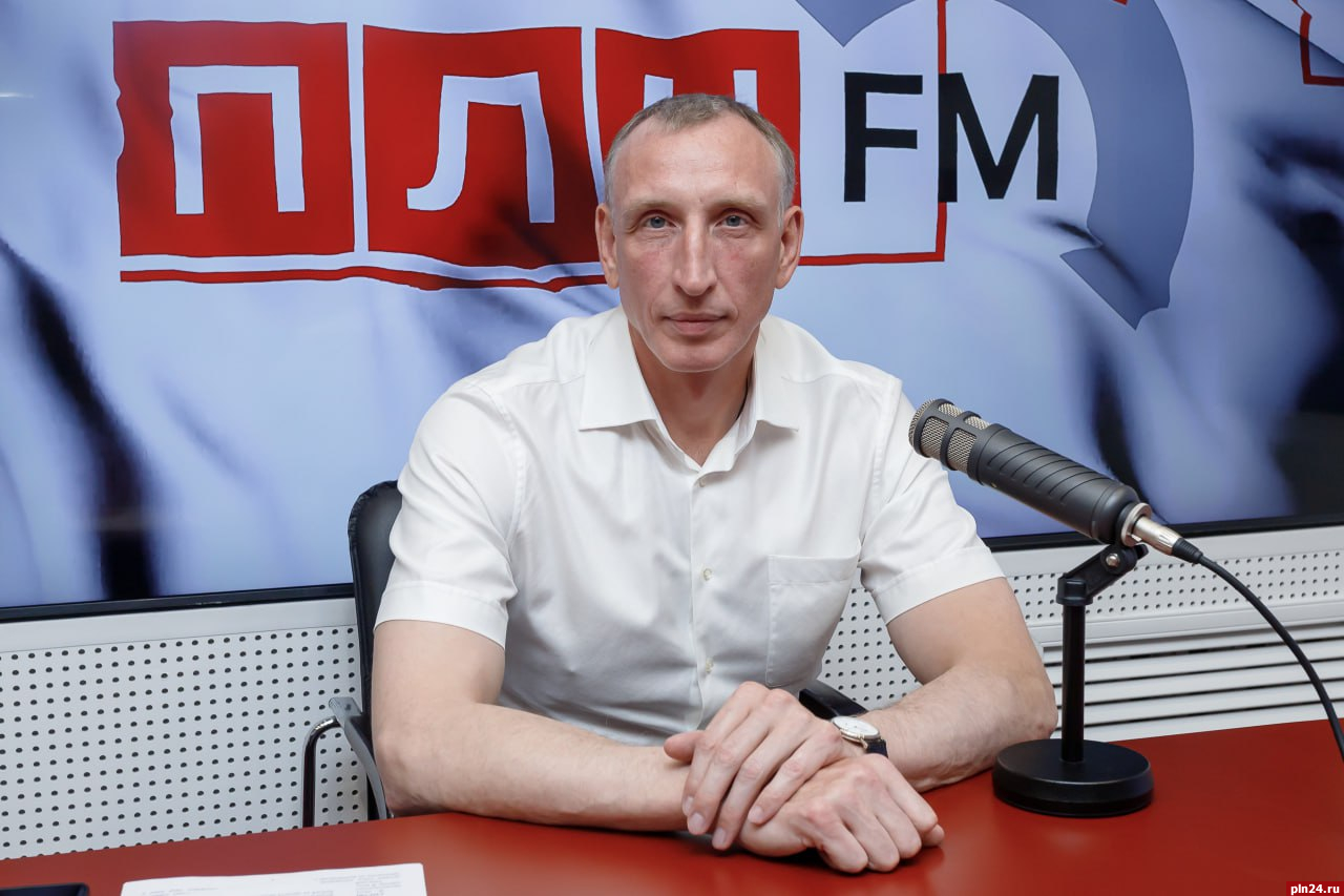 Александр Козловский провел встречу с железнодорожниками в Дно