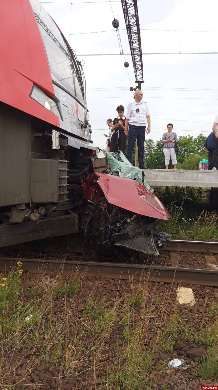 Движение поездов остановили после аварии с «Ласточкой» в Ленобласти