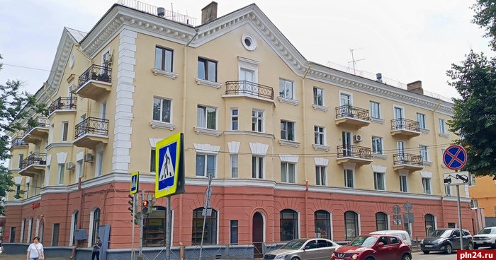 Фасад дома на проспекте Ленина капитально отремонтировали в Великих Луках