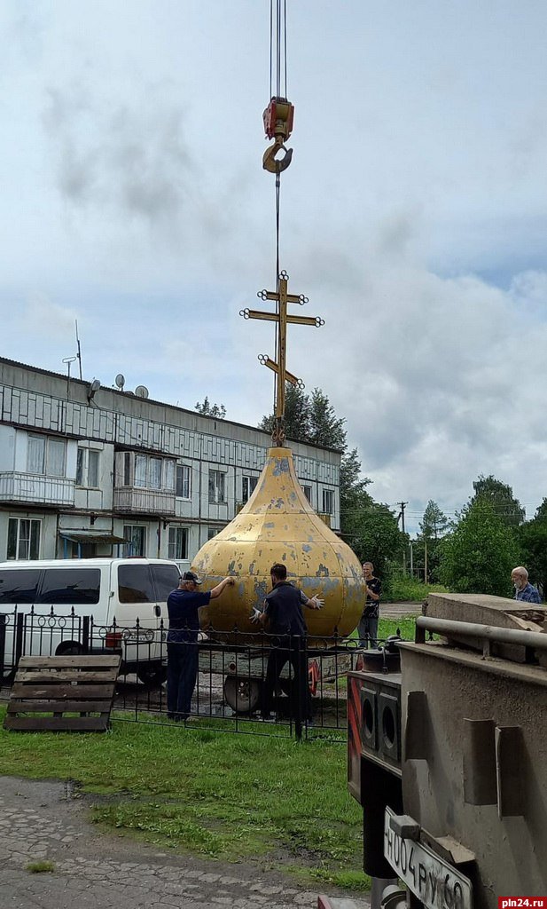 Купол храма Покрова Пресвятой Богородицы поселка Дедовичи отправили на реставрацию