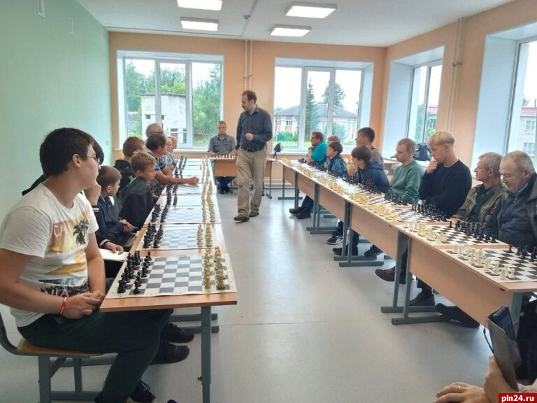 Столетие Федерации шахмат России отметили в Псковской области