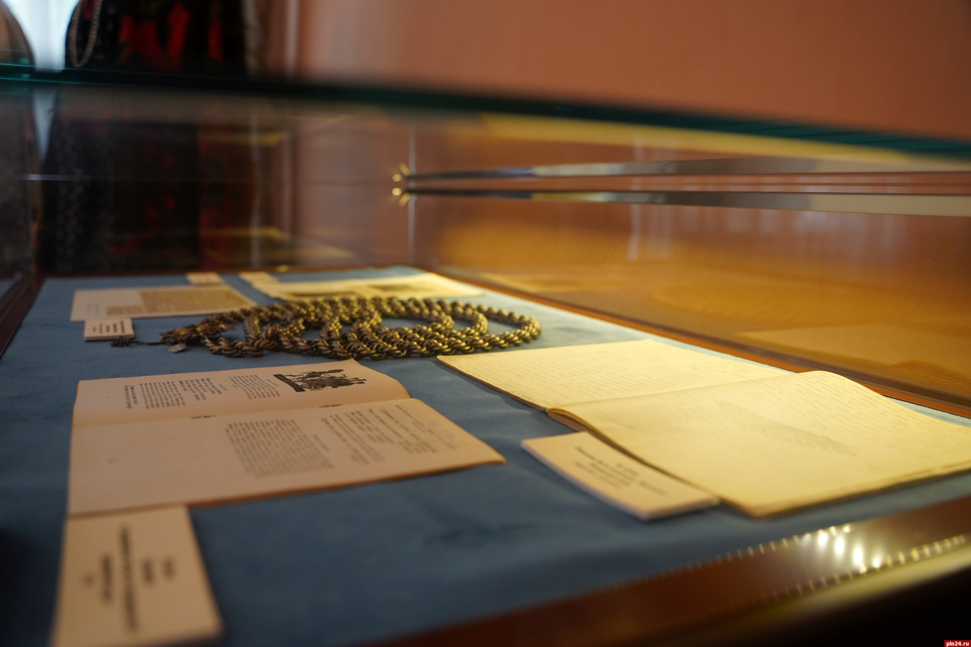 Увидеть древние документы можно на сборных экскурсиях в Печорах