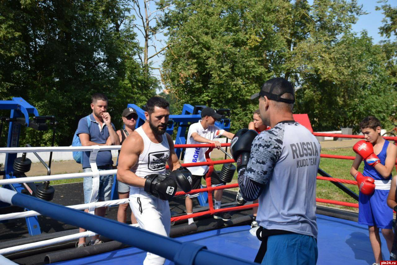 Фестиваль единоборств «Отечество» в Пскове собрал около 100 спортсменов