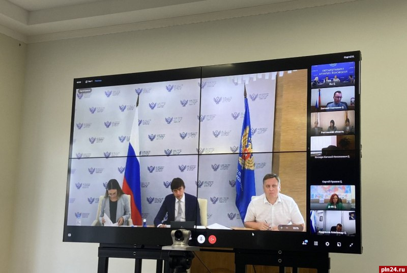 Перспективное развитие системы образования Псковской области обсудили на совещании с министром просвещения
