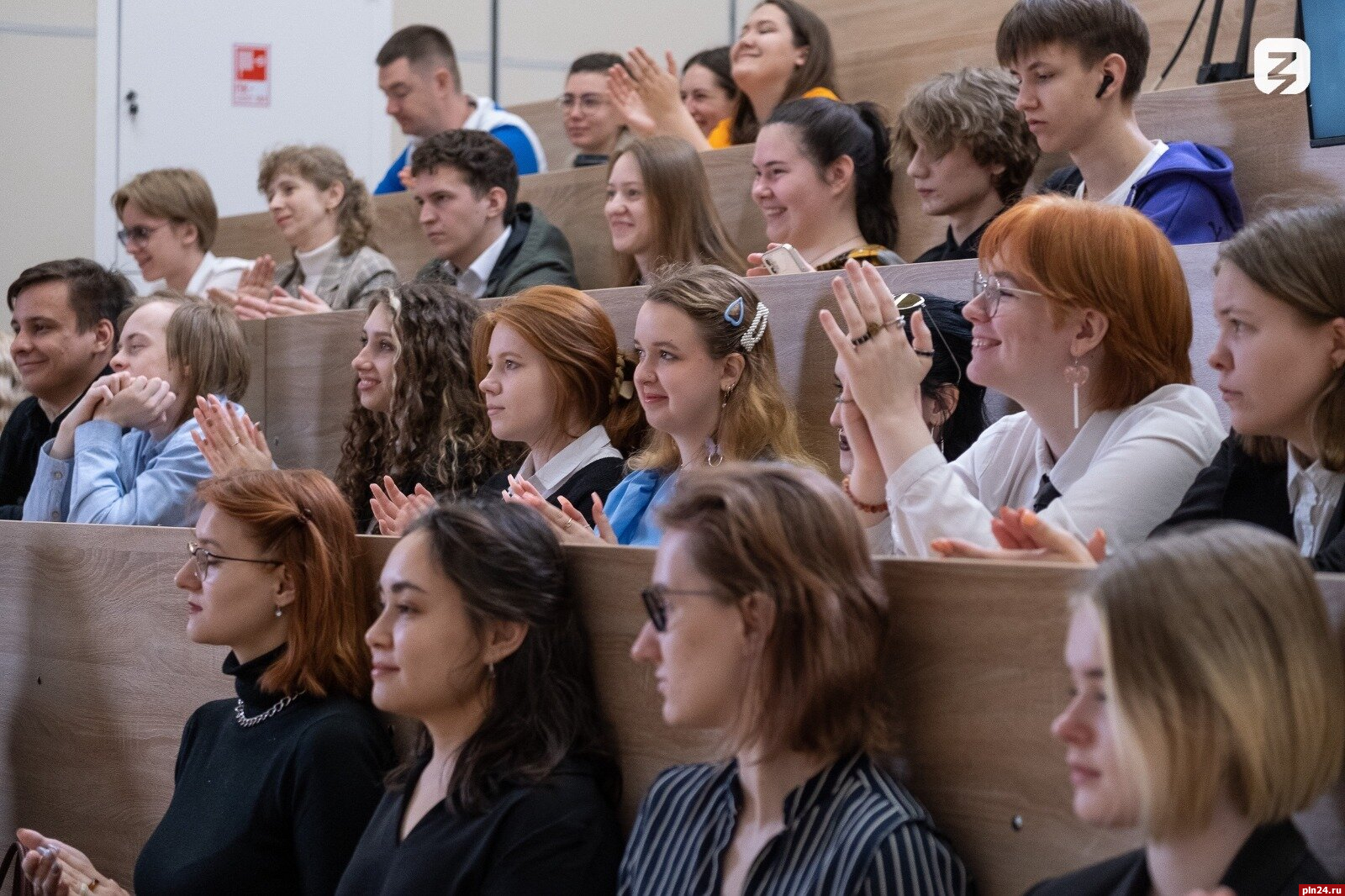 Четыре псковские школьницы прошли в финал всероссийского конкурса лекторов