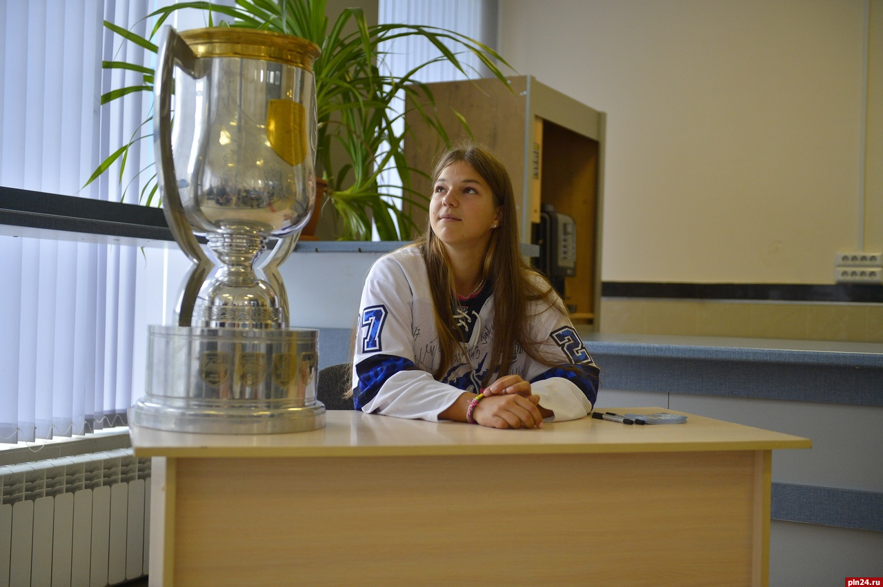 Кубок Женской хоккейной лиги побывал в Пскове