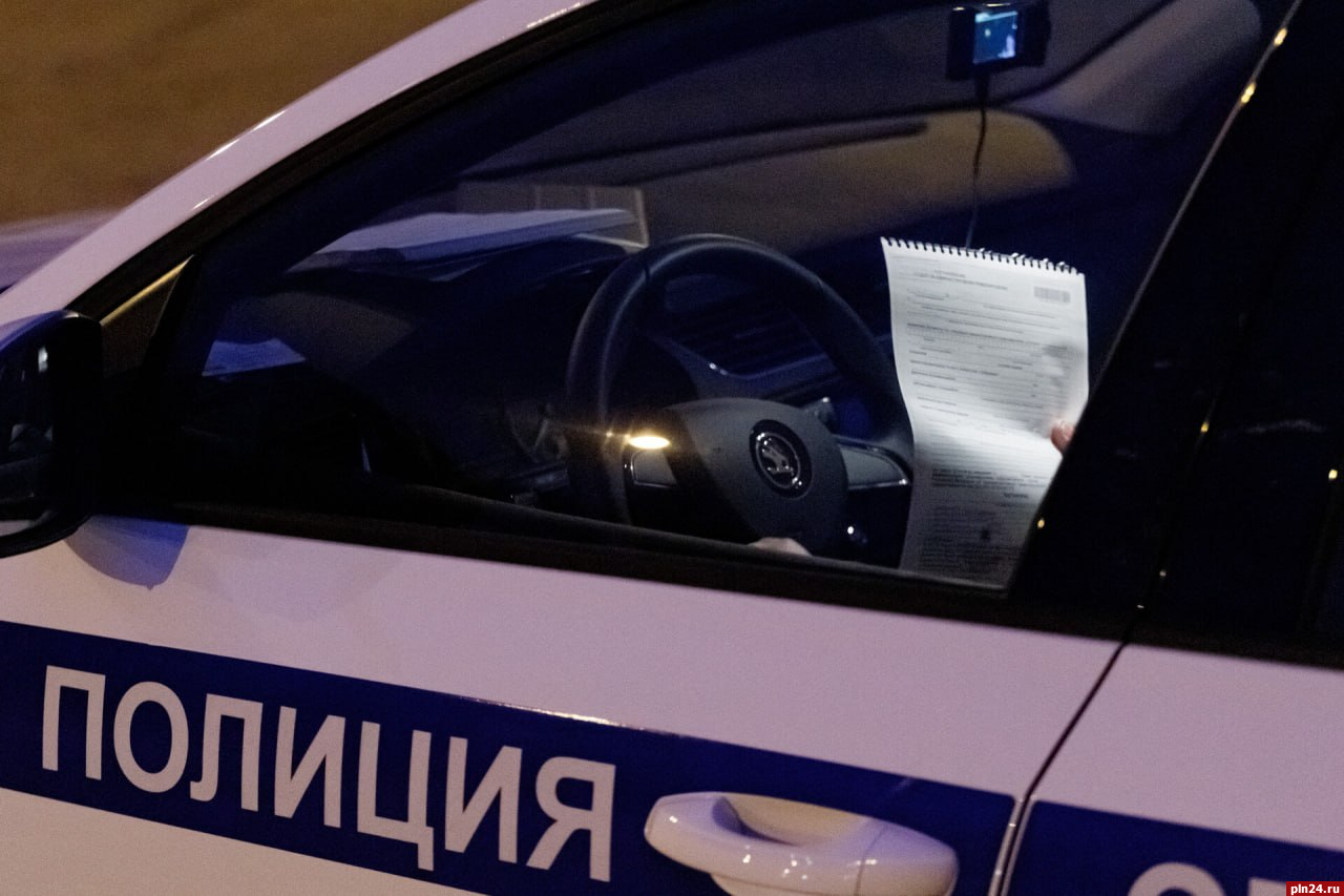 Двоих детей, катавшихся ночью на автомобиле, задержали в Пскове сотрудники полиции