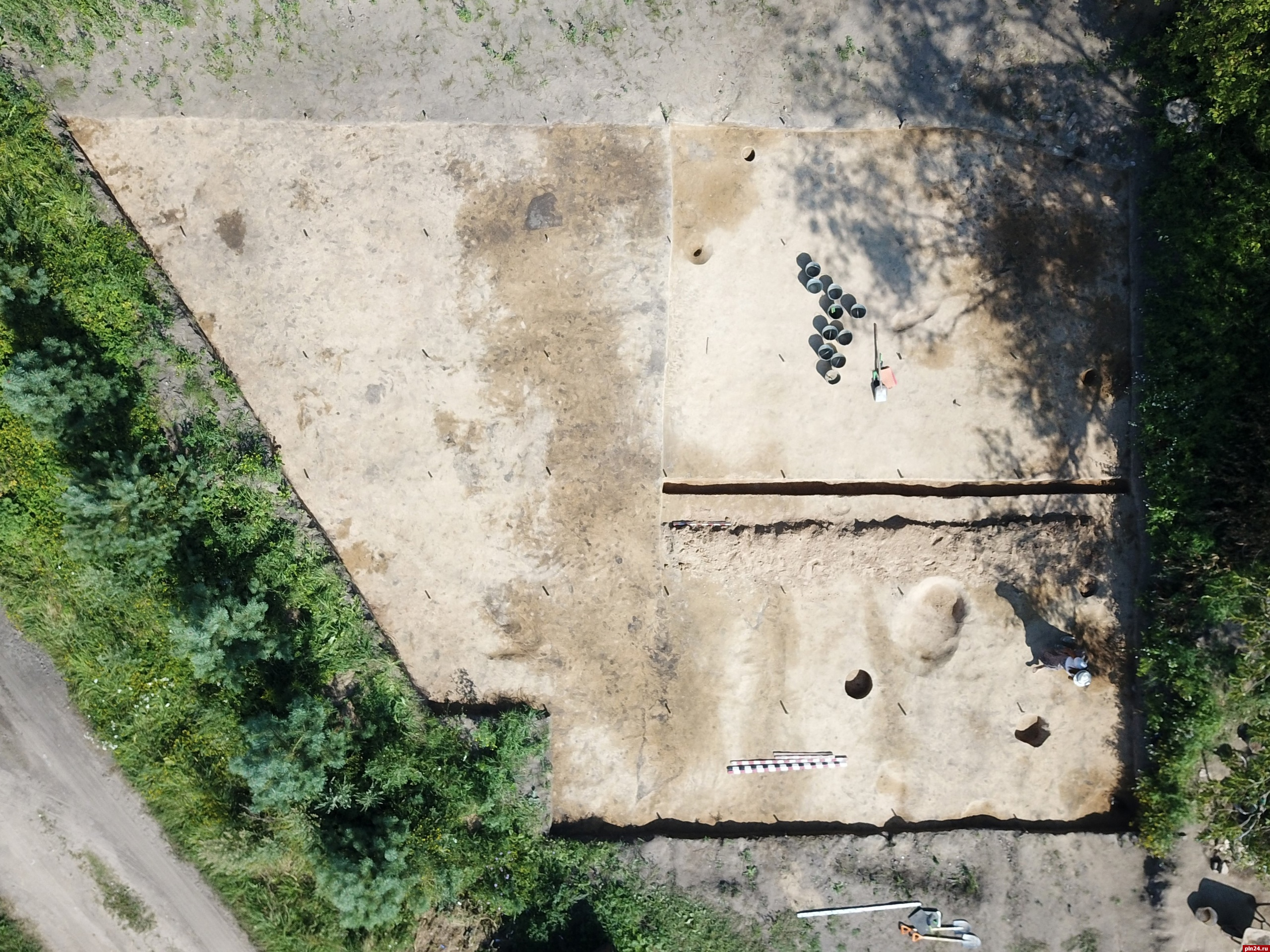 Археологи завершили работы на раскопе Выбуты-10 в Псковском районе