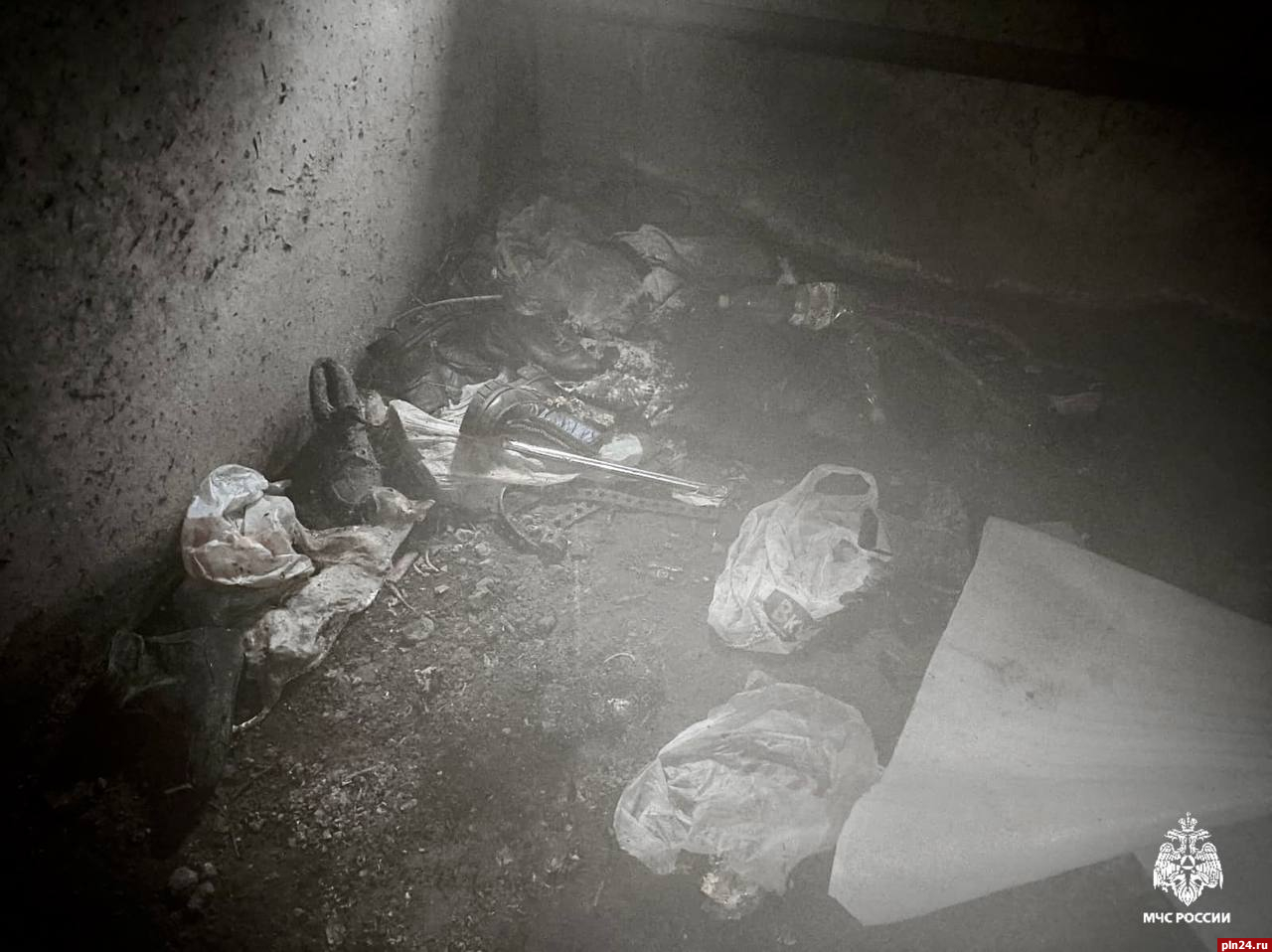 Мусор горел в подвале пятиэтажки на улице Стахановской в Пскове