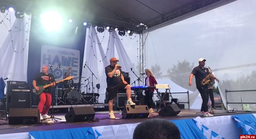 «Просто разрыв!»: группа «Биртман» выступила на фестивале «Наше море» в Гдове