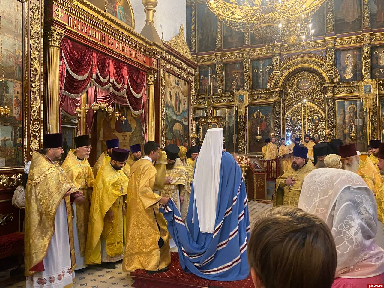 Служение митрополита Матфея прошло в Свято-Троицком соборе города Пскова
