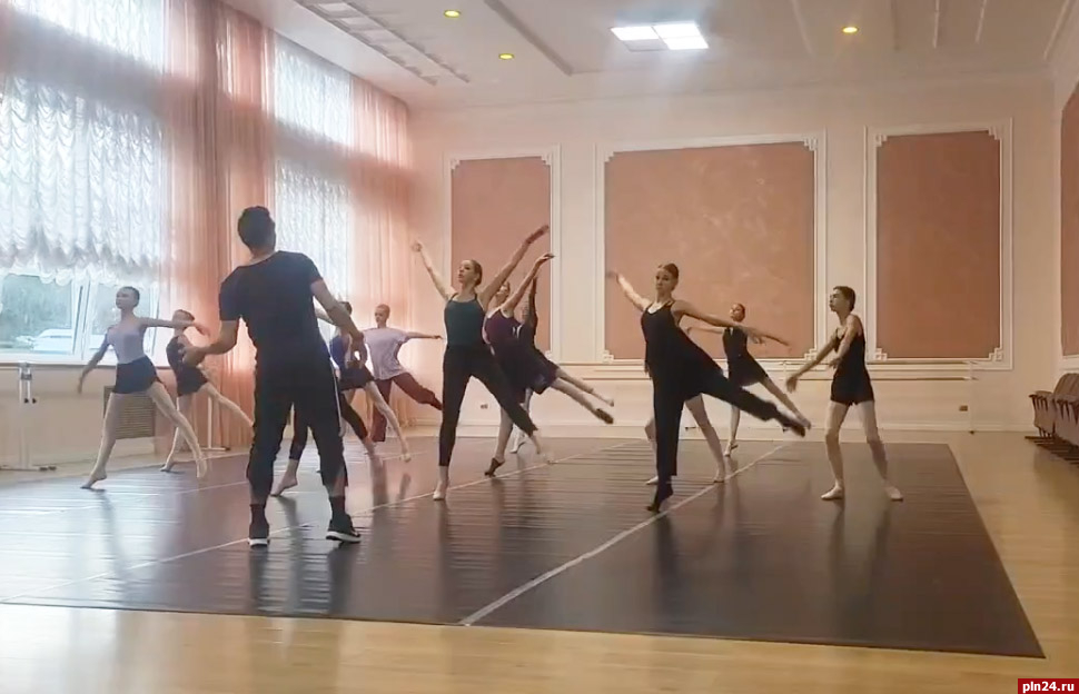 К постановочным репетициям приступили юные участники балетного фестиваля в «Михайловском»