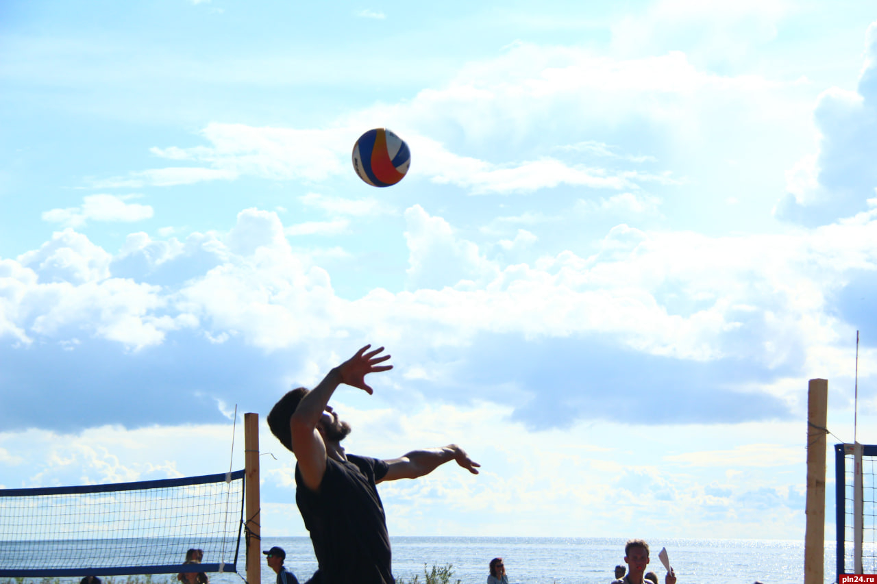 Названы победители соревнований по пляжному волейболу на гдовском фестивале «Наше море»