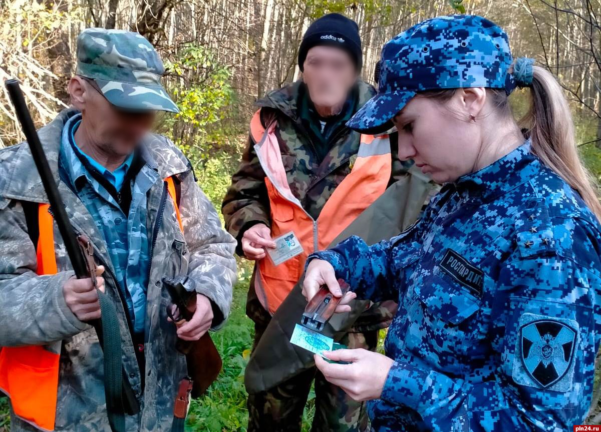 Росгвардия напомнила псковичам правила передачи оружия для использования на охоте