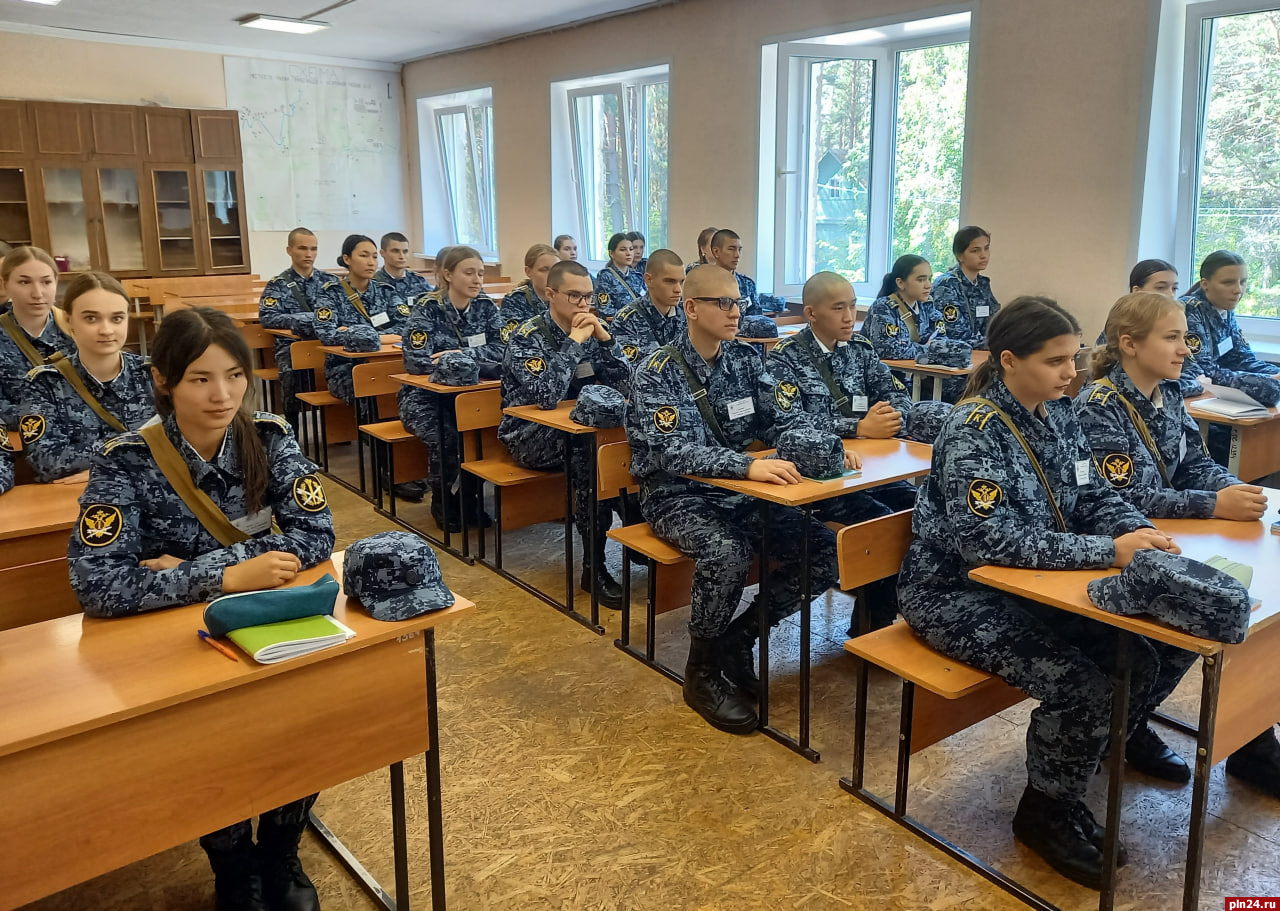 Условия проживания псковских курсантов-первокурсников на загородной базе проверило руководство вуза