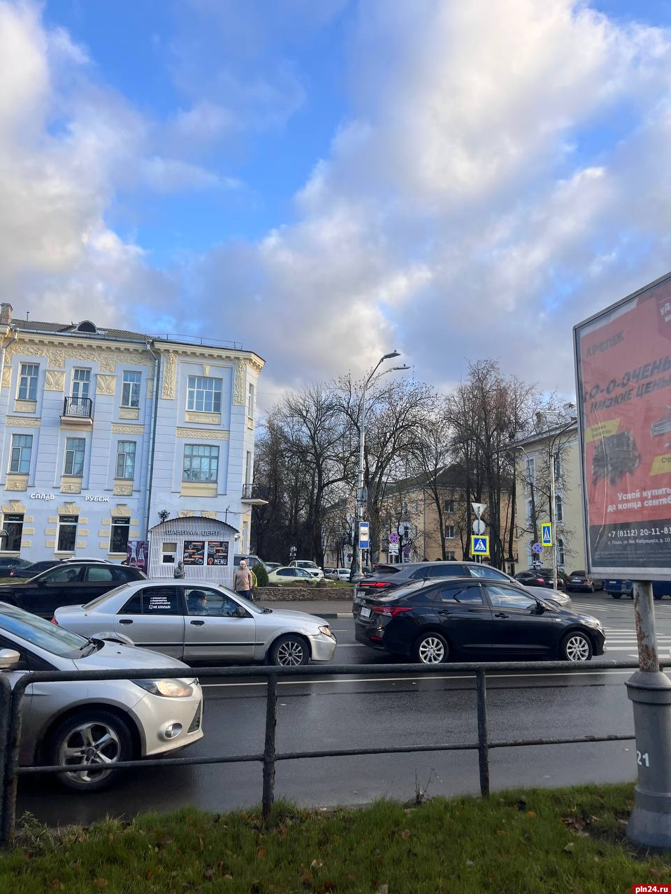 Chigun октябрьский просп 36 псков фото Два автомобиля столкнулись на перекрестке улицы Металлистов и Октябрьского просп