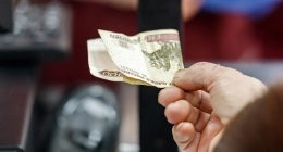 Средняя зарплата в Псковской области по итогам 2025 года превысила 63 тысячи рублей