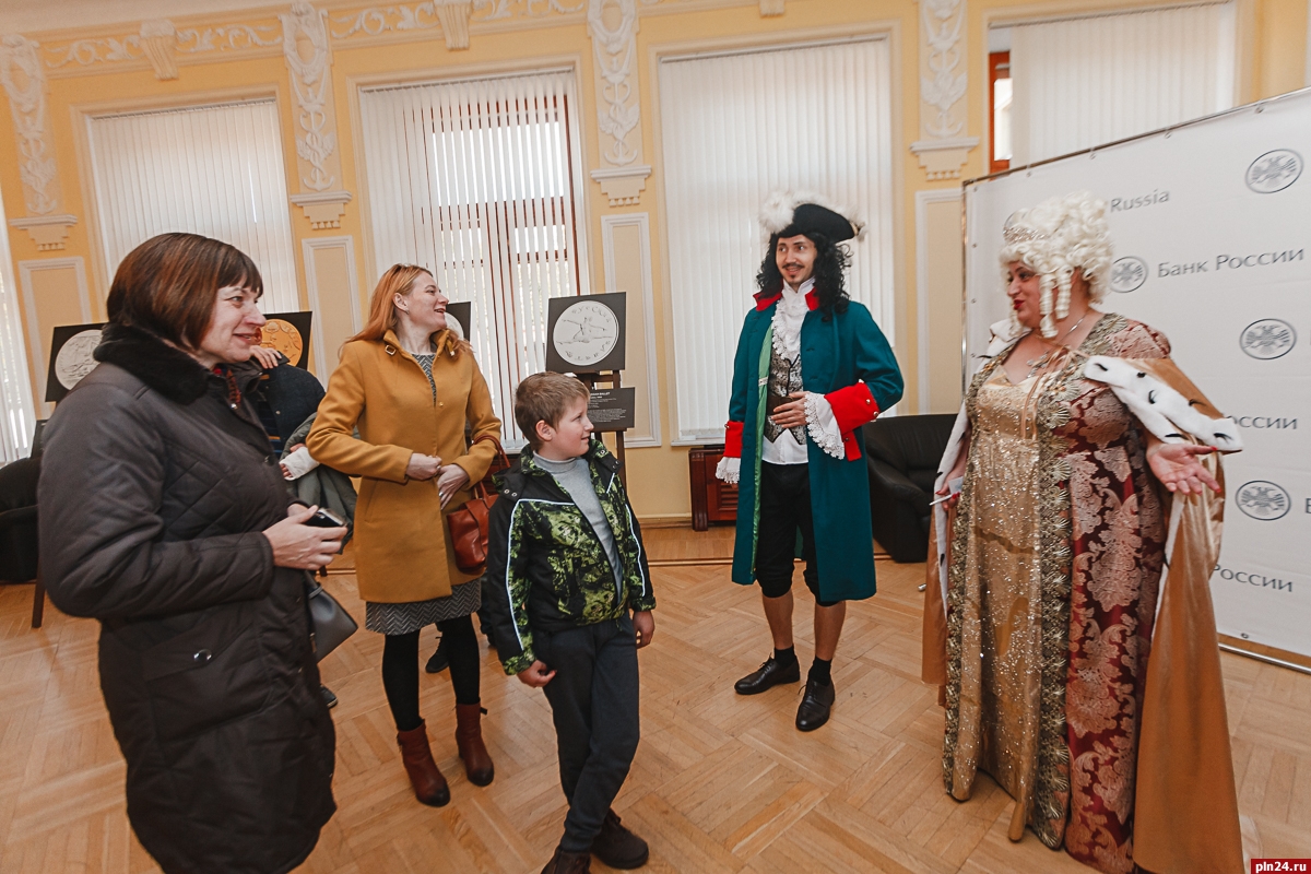 Выставка банка России магия театра.