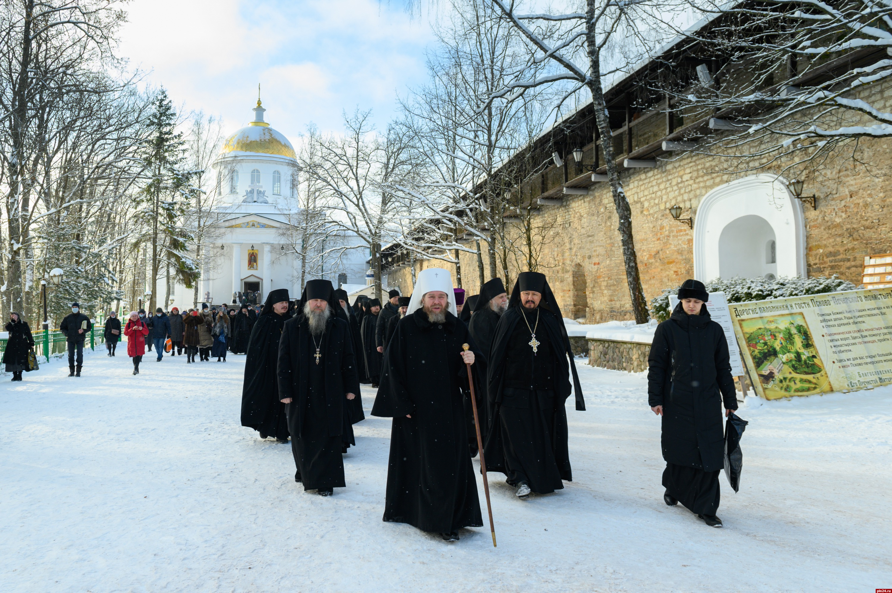 Сайт псково печерском монастыре. Наместник Псково-Печерского монастыря 2021. Псково-Печерский монастырь Ваничкин. Псковская епархия Иоанн Крестьянкин. Псково-Печерский монастырь служба 6 мая.