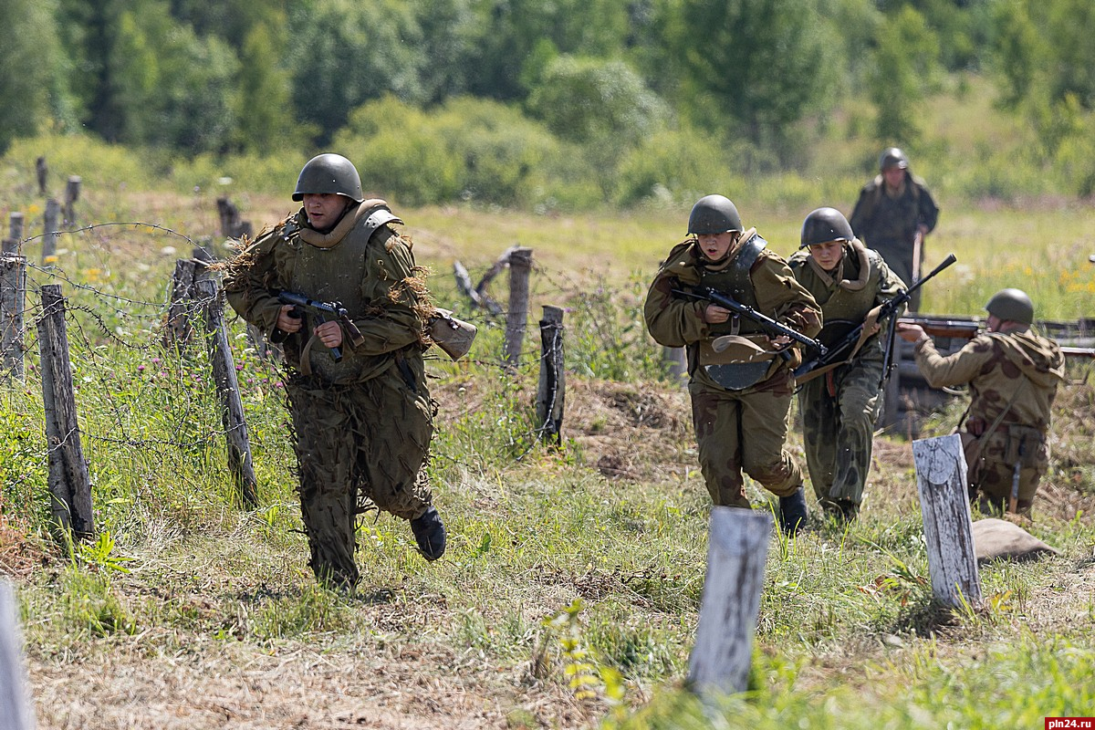 Прорыв. Военно-историческая реконструкция. Российская армия в бою. Армия в Красном Лимане. Российские военные с оружием.