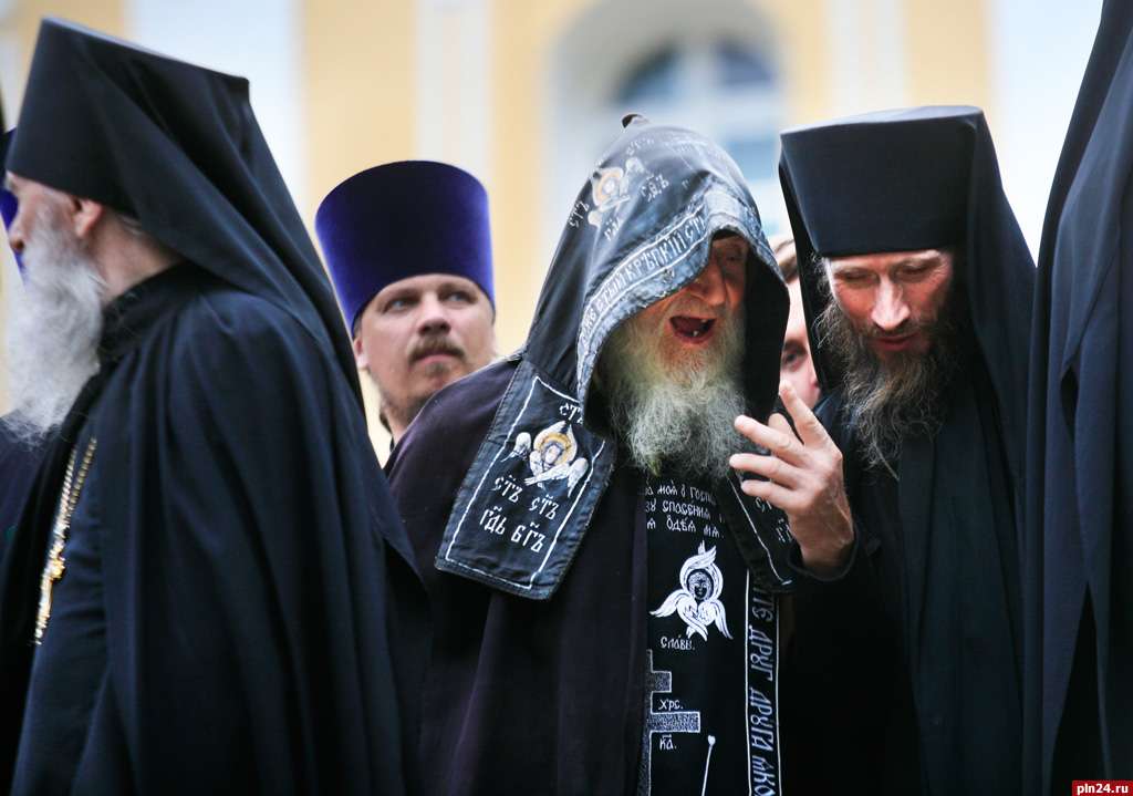 Видео монах андроник. Архимандрит Мефодий Леонтьев Псково-Печерский монастырь. Отец Мефодий Псково-Печерский. Монахи Псково-Печерского монастыря. Отец Мефодий Псково-Печерский монастырь.