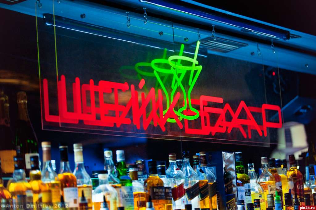 11 марта в Шейк-баре клуба R-16 прошла очередная вечеринка «Staff Party». В рамках вечеринки прошла «Битва не только барменов». 