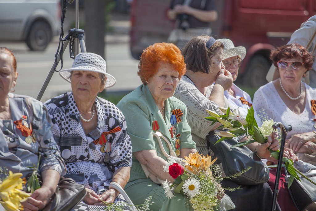 23 июля в Пскове на площади Победа состоялся торжественный ритуал возложения гирлянды воинской славы и цветов к могиле Неизвестного солдата и стеле «Псков - город воинской славы», приуроченный к 70-летию освобождения города от немецко-фашистских захватчиков. Фото: Артем Аванесов
