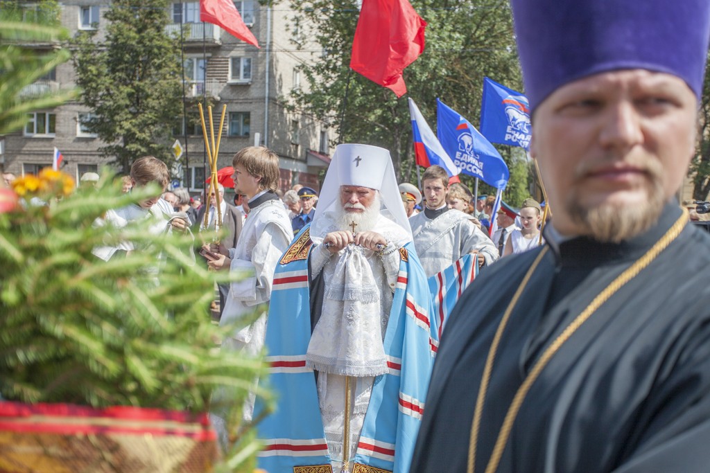 23 июля в Пскове на площади Победа состоялся торжественный ритуал возложения гирлянды воинской славы и цветов к могиле Неизвестного солдата и стеле «Псков - город воинской славы», приуроченный к 70-летию освобождения города от немецко-фашистских захватчиков. Фото: Артем Аванесов