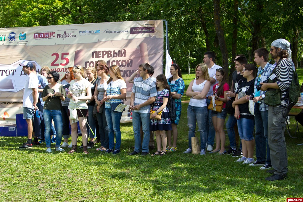 В День города Пскова 25 июля состоялся первый городской исторический квест «Вот тот дом!» Фото Елены Ковалевой  