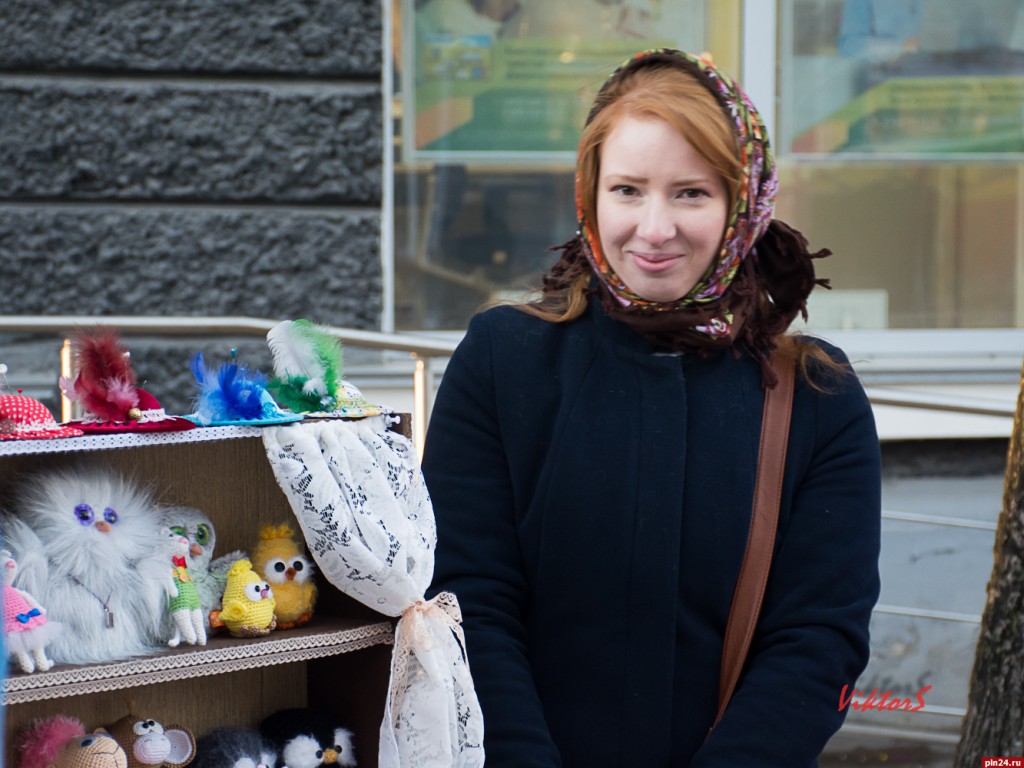 Городская новогодняя ярмарка развернулась на улице Пушкина в Пскове. Фото Виктора Саломатова