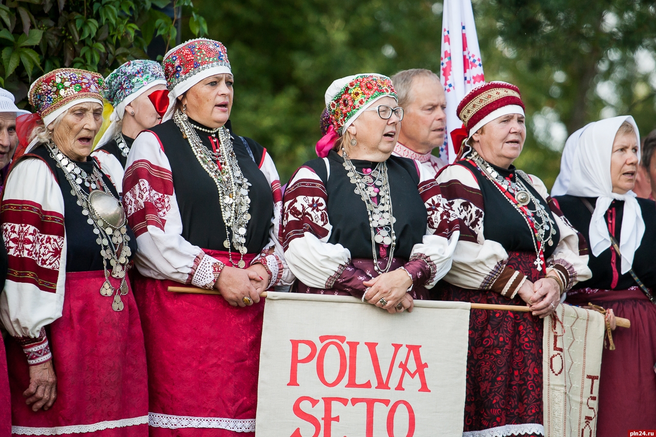 Сето. Музей народов сето в Сигово. Музей-усадьба народа сето в деревне Сигово. Музее народности сето в гостях у бабушки Кюлаотс. Народность сето, в деревне Сигово.