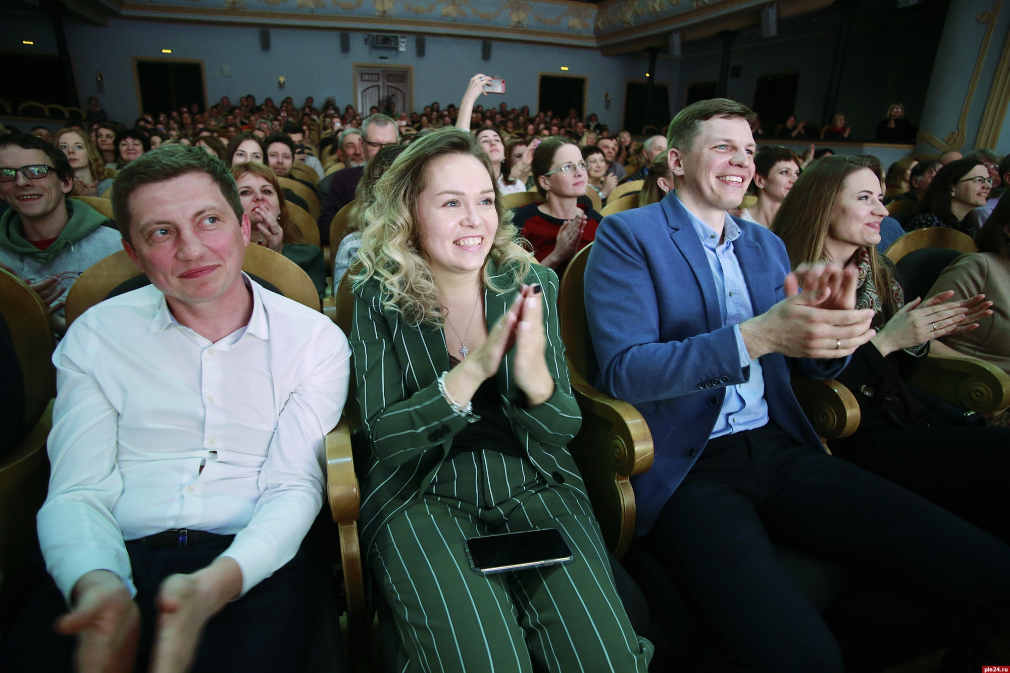 Актеры Пушкинского театра Псков фото. Громкие премьеры.