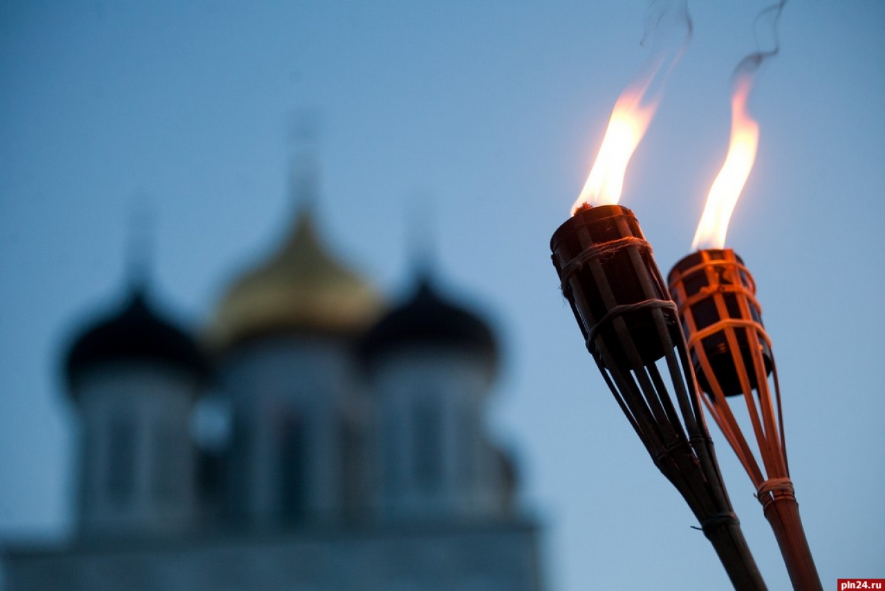 В рамках проведения основных мероприятий, посвященных Году Довмонта, в Пскове прошел IV Международный фольклорный фестиваль «Соловьиная ночь». В этом году в нем приняли участие 13 фольклорных коллективов, среди них и гости из Санкт-Петербурга, Нарвы, Даугаупилса, Гдова, Саратова и других городов России. Фото Андрея Буянова