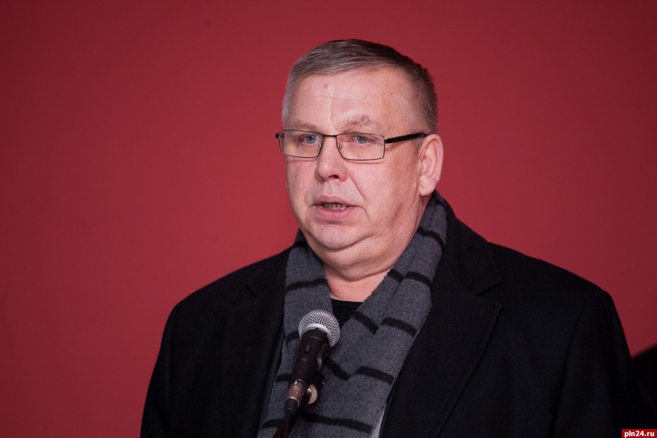 Сегодня, 13 декабря, в зале Псковской областной универсальной научной библиотеки прошло прощание с депутатом Псковского областного Собрания, руководителем регионального отделения КПРФ Александром Роговым. Фоторепортаж Андрея Буянова.