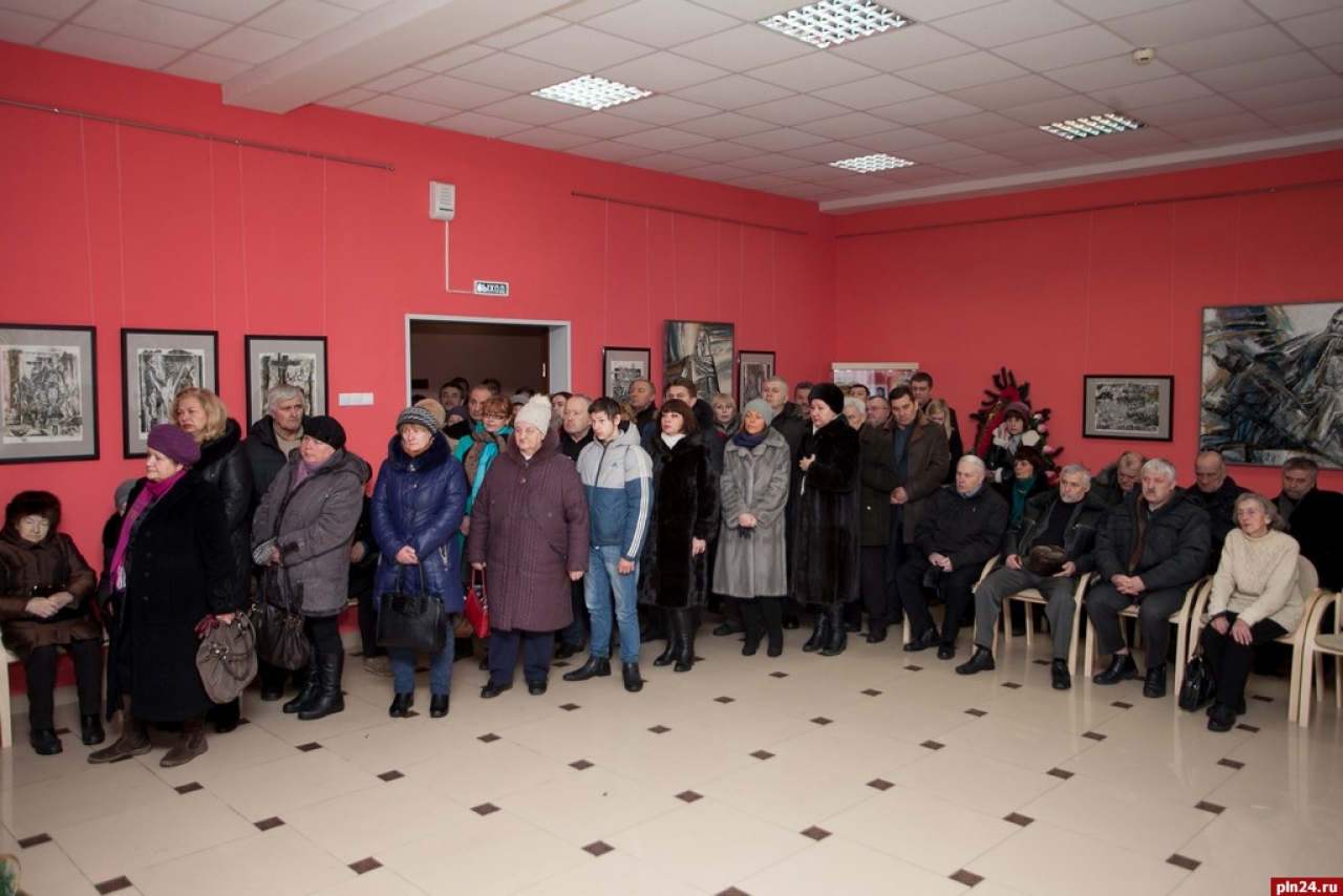 Сегодня, 13 декабря, в зале Псковской областной универсальной научной библиотеки прошло прощание с депутатом Псковского областного Собрания, руководителем регионального отделения КПРФ Александром Роговым. Фоторепортаж Андрея Буянова.