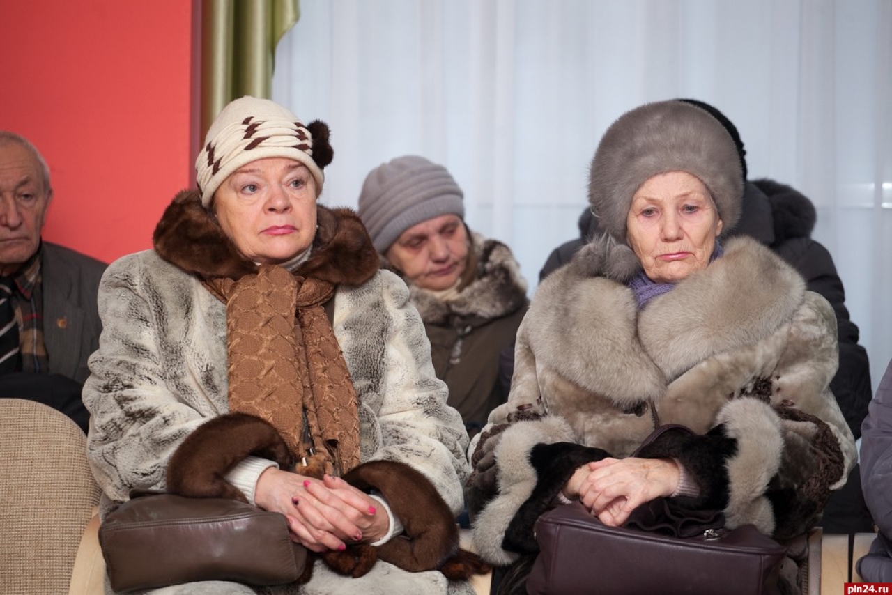 Сегодня, 13 декабря, в зале Псковской областной универсальной научной библиотеки прошло прощание с депутатом Псковского областного Собрания, руководителем регионального отделения КПРФ Александром Роговым. Фоторепортаж Андрея Буянова.