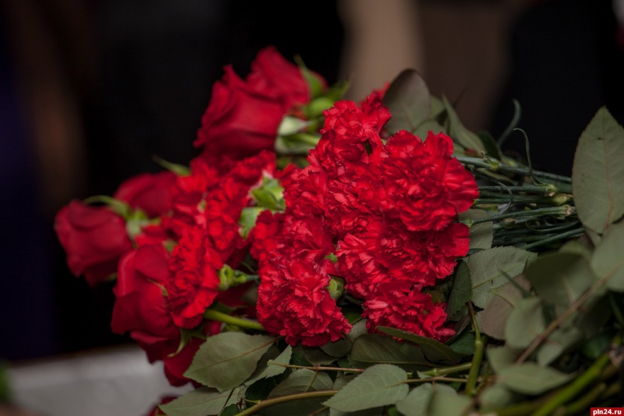 Сегодня, 13 декабря, в зале Псковской областной универсальной научной библиотеки прошло прощание с депутатом Псковского областного Собрания, руководителем регионального отделения КПРФ Александром Роговым. Фоторепортаж Андрея Буянова.