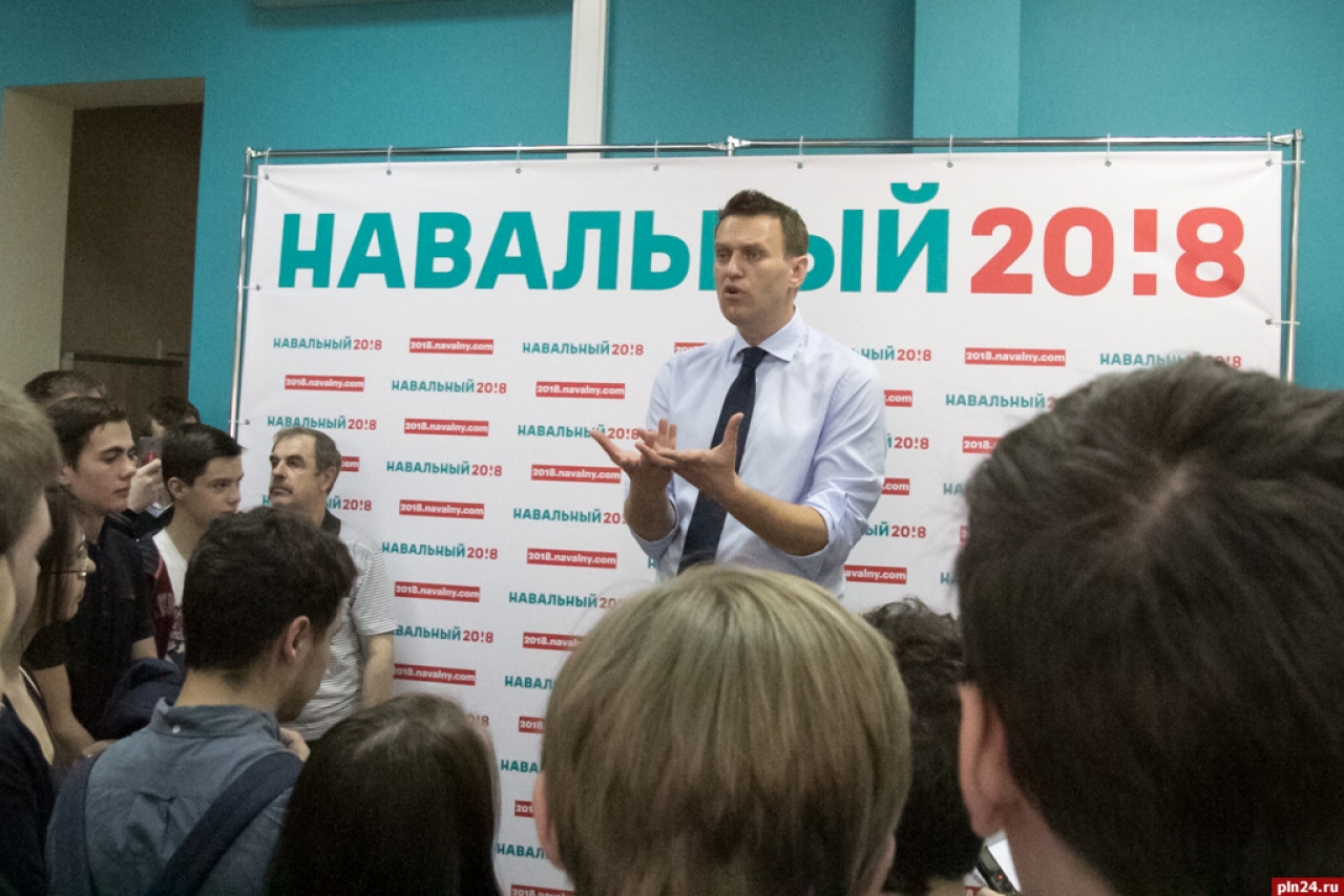 Состоялось открытие предвыборного штаба оппозиционного политика Алексея Навального в Пскове. Фоторепортаж Андрея Буянова.