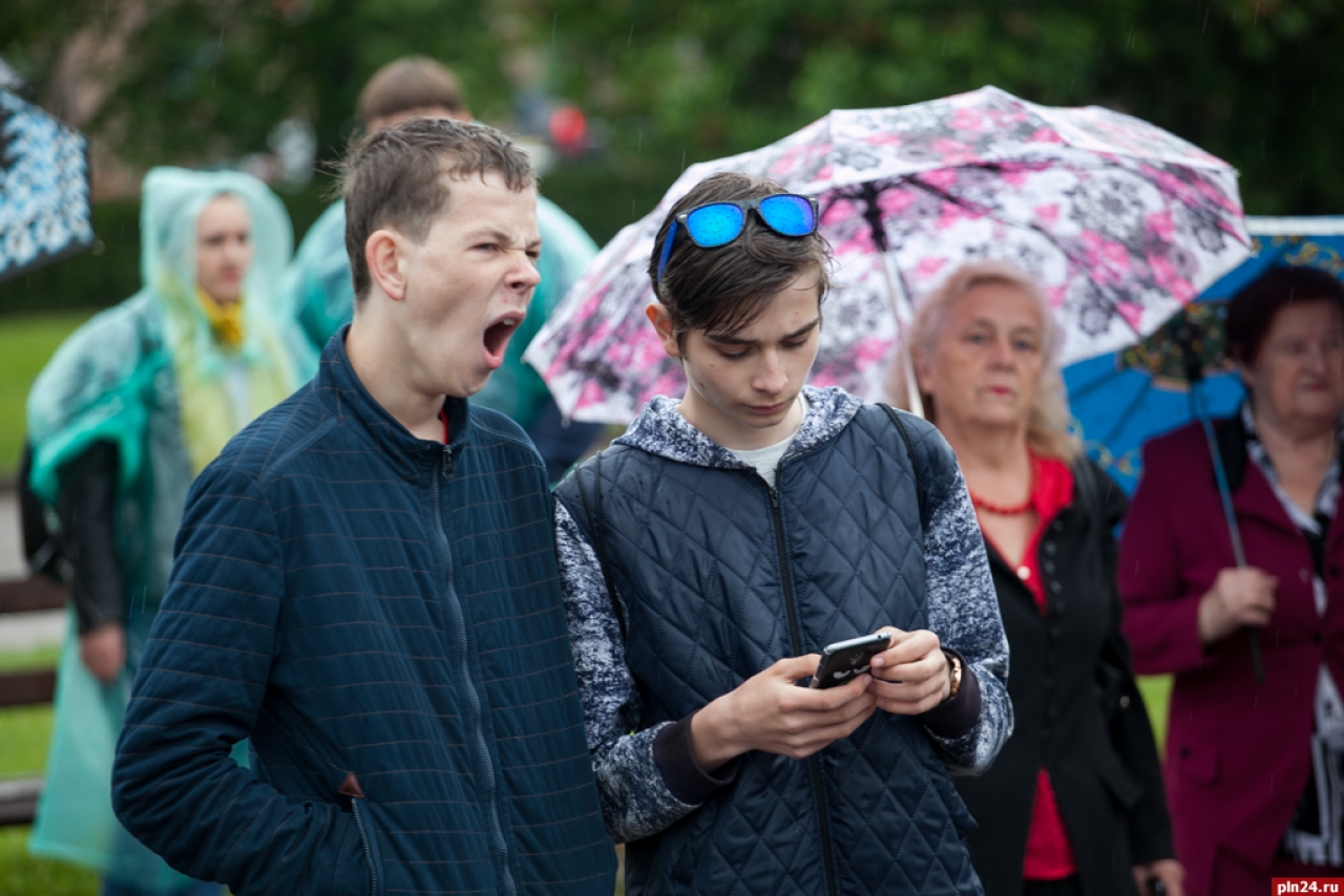 В Пскове, как и в многих российских городах, состоялась акция против коррупции, организованная сторонниками оппозиционного политика Алексея Навального. Фоторепортаж Андрея Буянова.