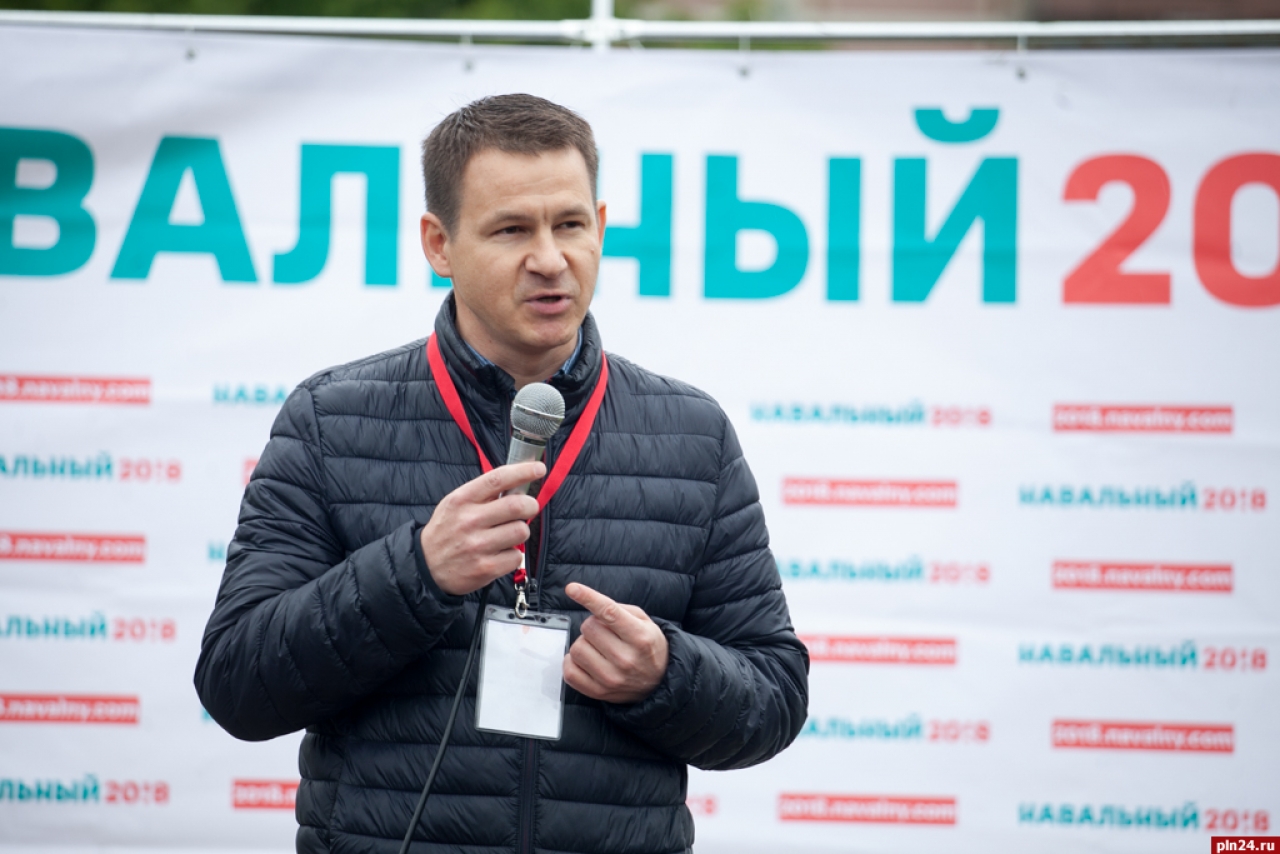 В Пскове, как и в многих российских городах, состоялась акция против коррупции, организованная сторонниками оппозиционного политика Алексея Навального. Фоторепортаж Андрея Буянова.