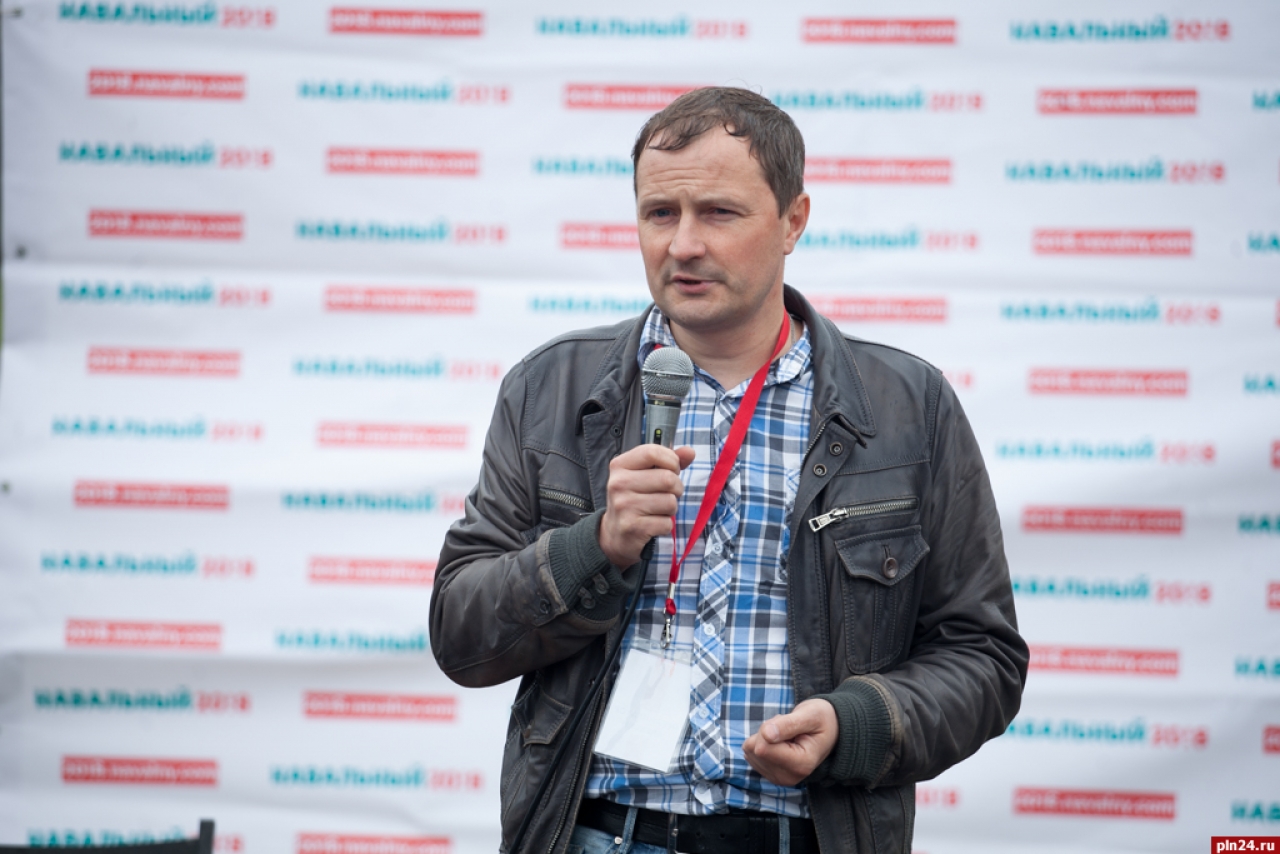 В Пскове, как и в многих российских городах, состоялась акция против коррупции, организованная сторонниками оппозиционного политика Алексея Навального. Фоторепортаж Андрея Буянова.